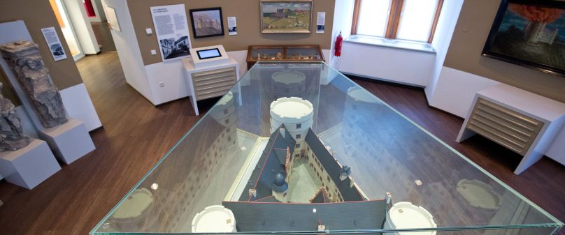 Die Wewelsburg – vom Steinzeitgrab zum Dreiecksschloss